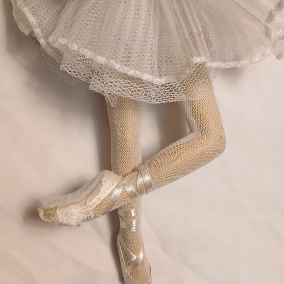 Beautiful Cat Ballet Figurine ornament décor - Picture 8 of 9